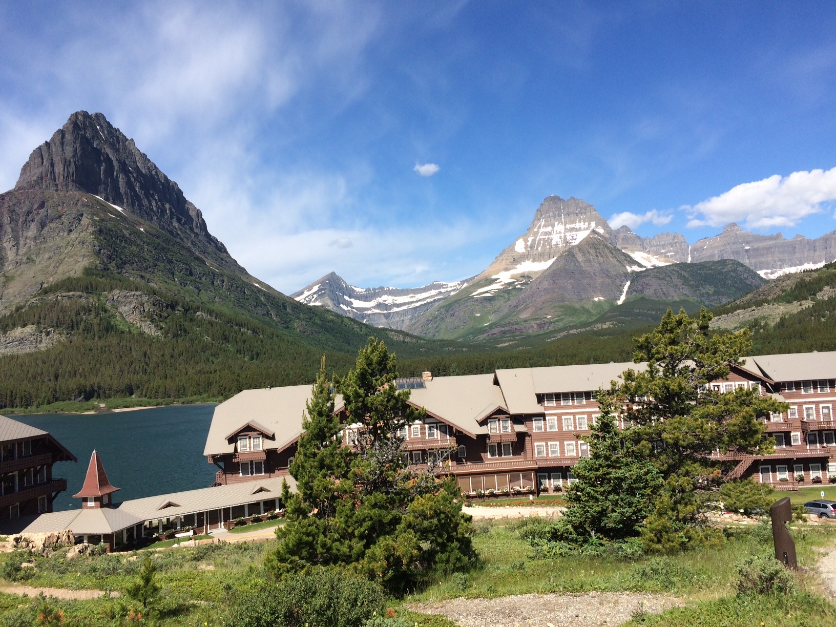 Many Glacier Hotel